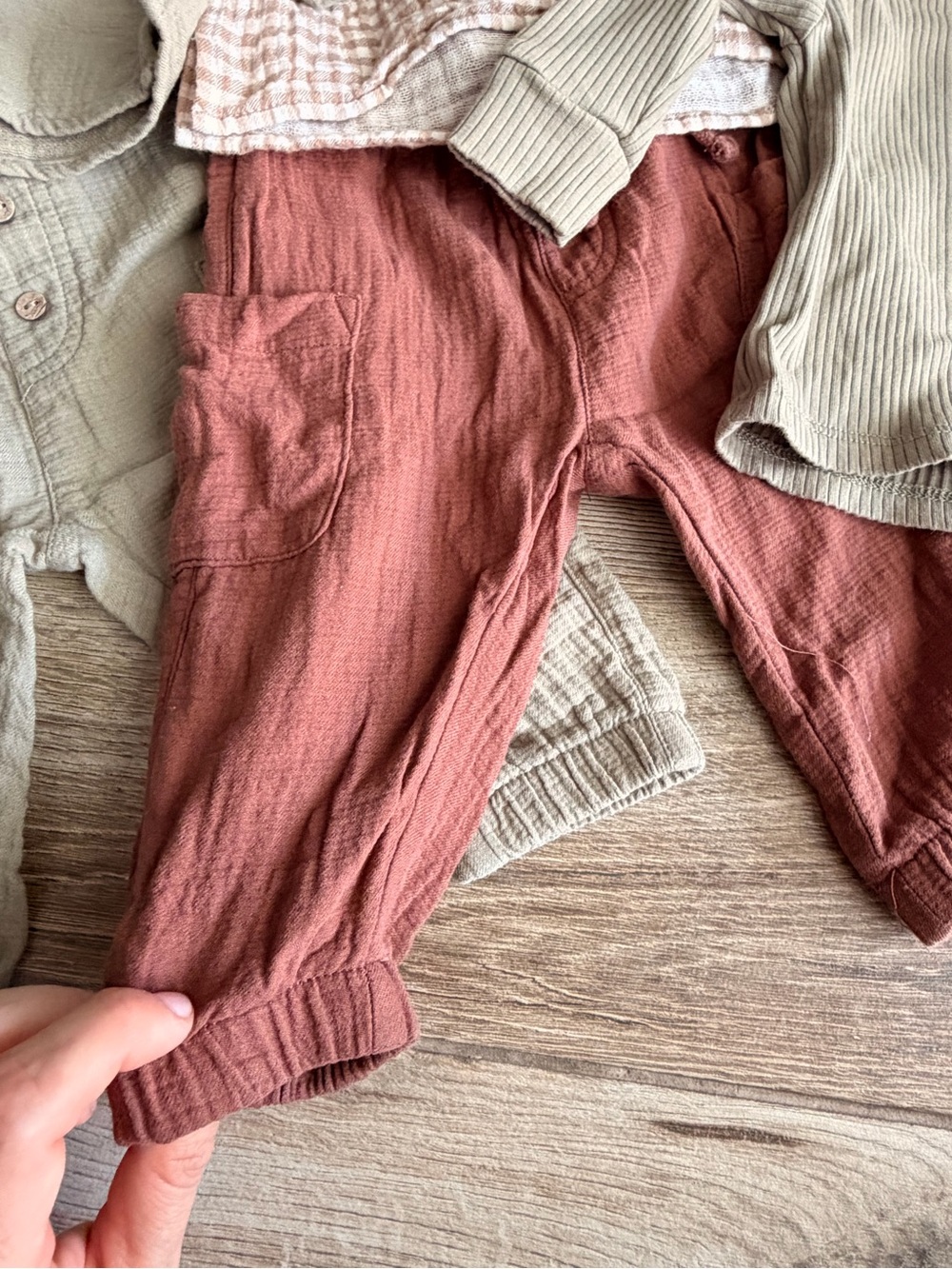 Quincy Mae Neutral and Rust Kids Matching Sets - Picture 3 of 14